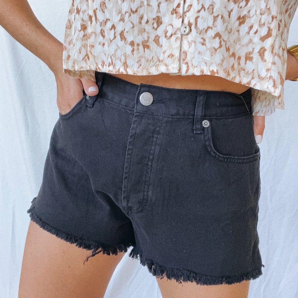 HP Pink VS high waisted denim black shorts❤️